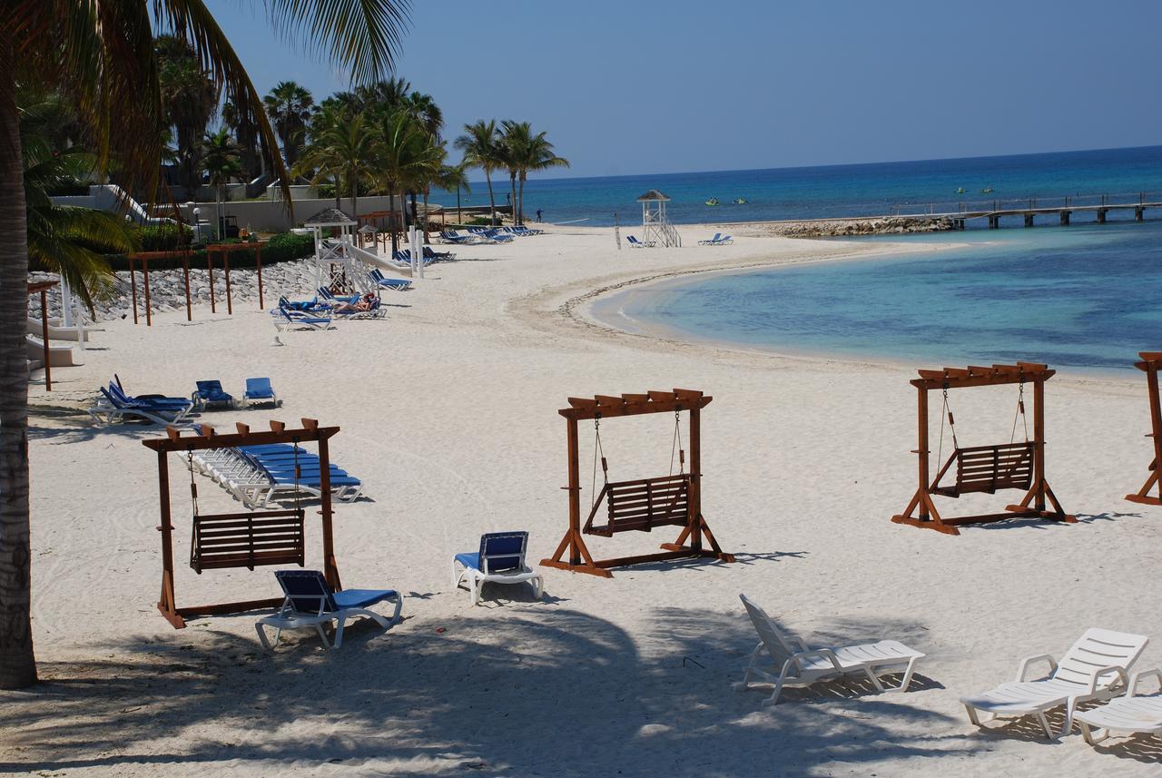 Luxury Villa Sleeps 6, Beach Access, モンテゴ・ベイ エクステリア 写真