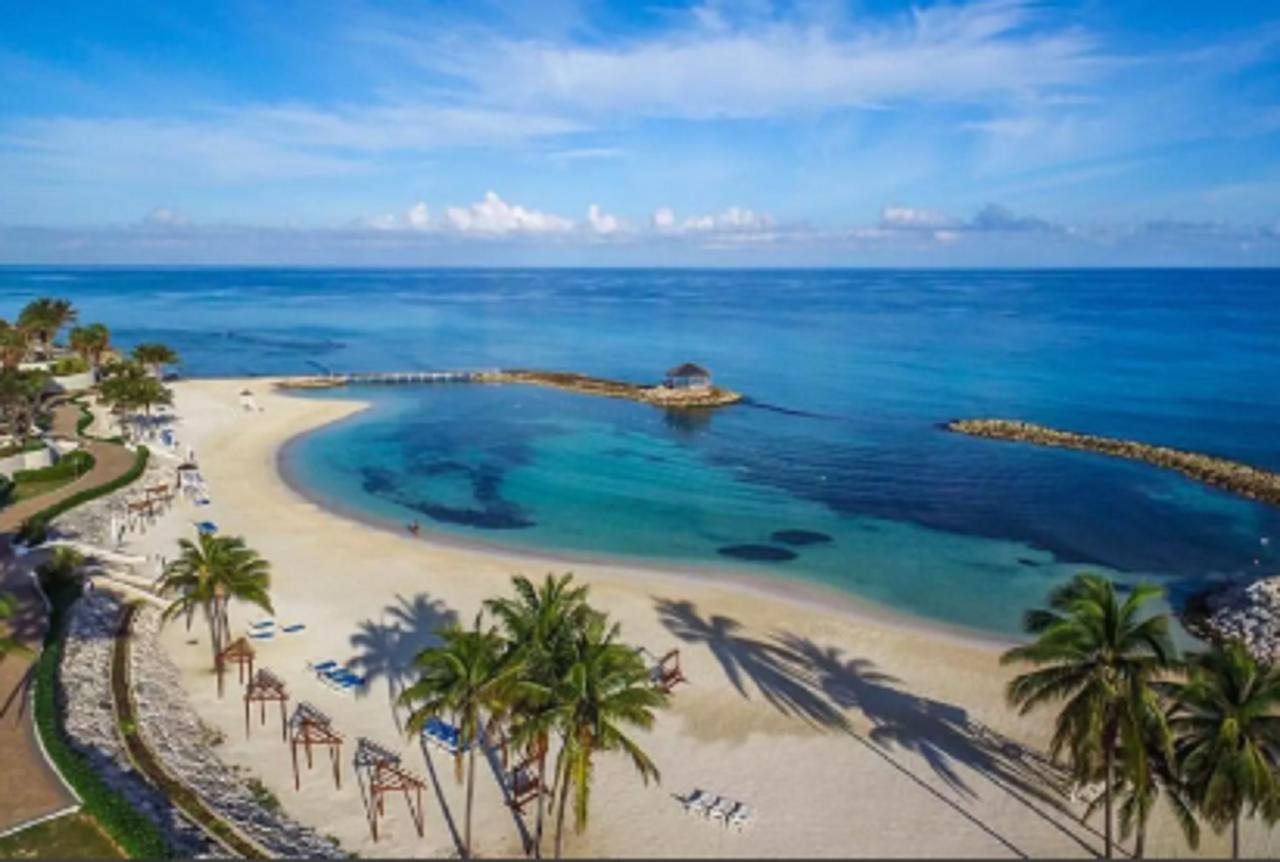 Luxury Villa Sleeps 6, Beach Access, モンテゴ・ベイ エクステリア 写真