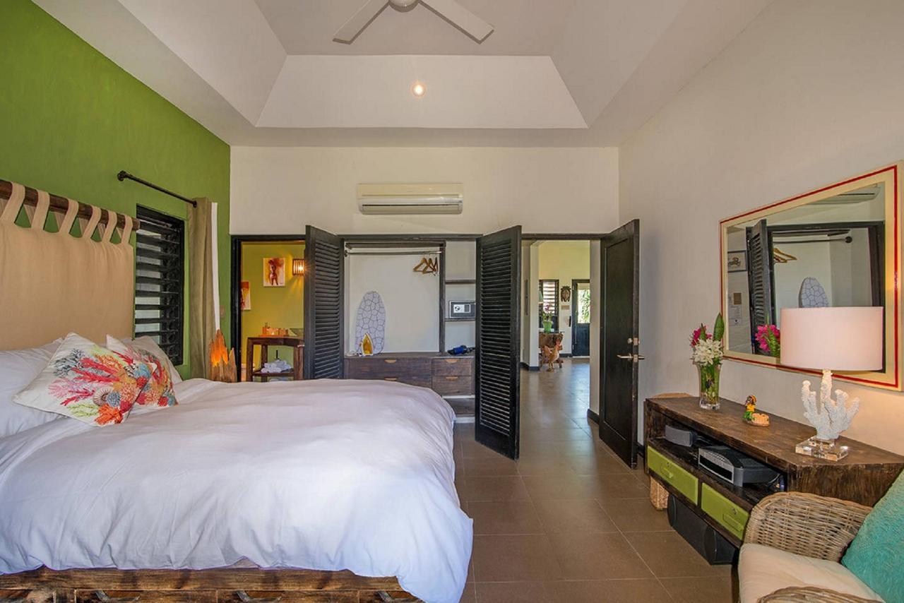 Luxury Villa Sleeps 6, Beach Access, モンテゴ・ベイ エクステリア 写真