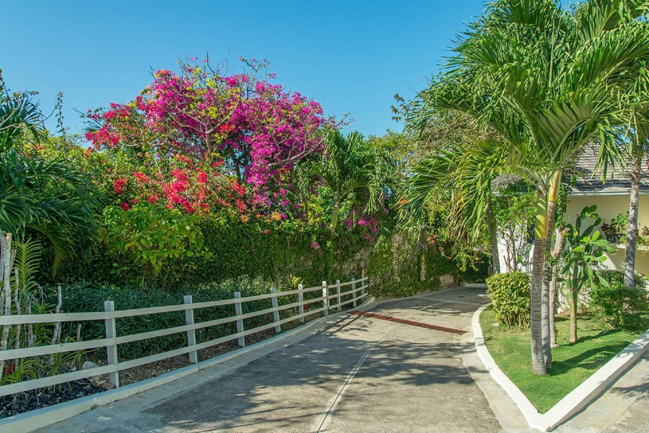 Luxury Villa Sleeps 6, Beach Access, モンテゴ・ベイ エクステリア 写真