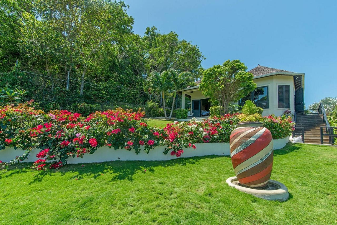 Luxury Villa Sleeps 6, Beach Access, モンテゴ・ベイ エクステリア 写真